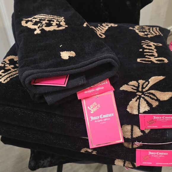 Juicy Couture Home Crown, Hearts, & Bow Oversized Bath Towel Set - Picture 6 of 11